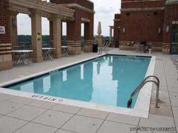 Crystal Quarters Furnished Apartments At The Gramercy Arlington Luaran gambar