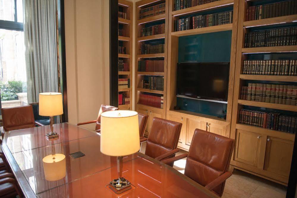 Crystal Quarters Furnished Apartments At The Gramercy Arlington Luaran gambar